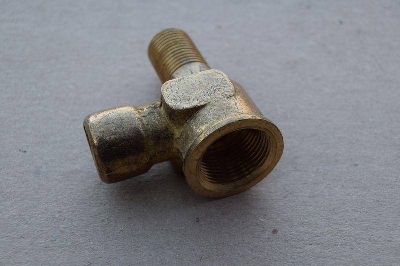 купить Тройник с внутренней резьбой М12 и М22 и нар.М16