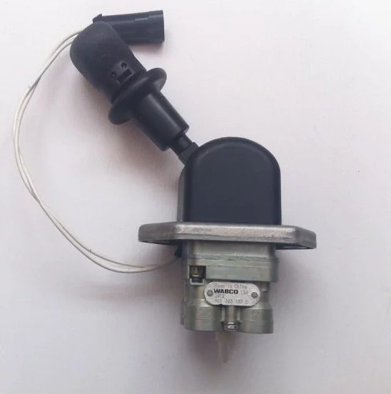 фото кран ручного тормоза 3 вывода с датчиком / wabco 961 723 157 0 